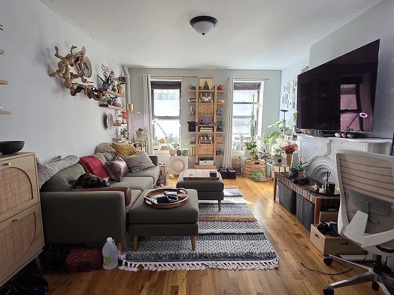 856 8th Ave #4A — Photo 2