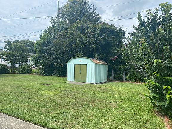 2nd image of 2803 Crockett Dr