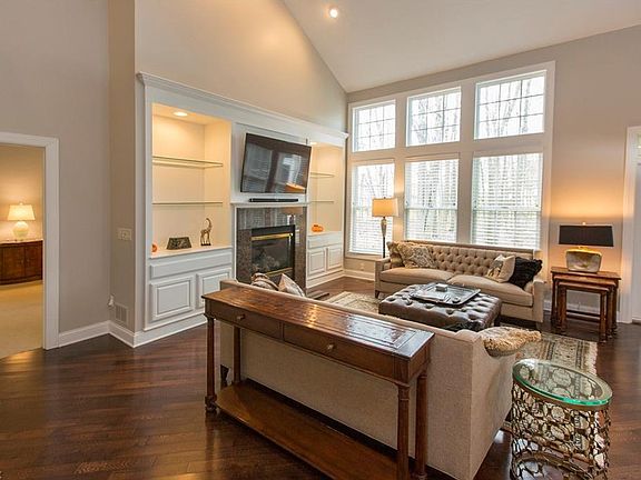 3rd image of 475 Bay Hill Dr
