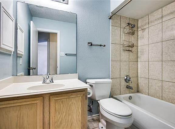 5th image of 1009 Barkridge Dr