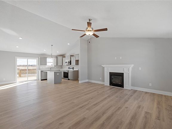 2nd image of 503 NE Vista Ln