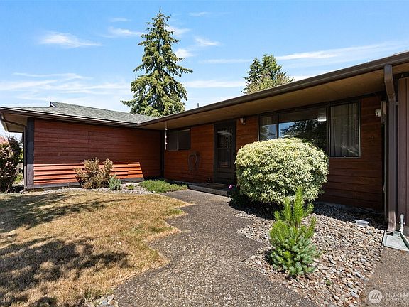 2nd image of 1306 Greenwood Lane