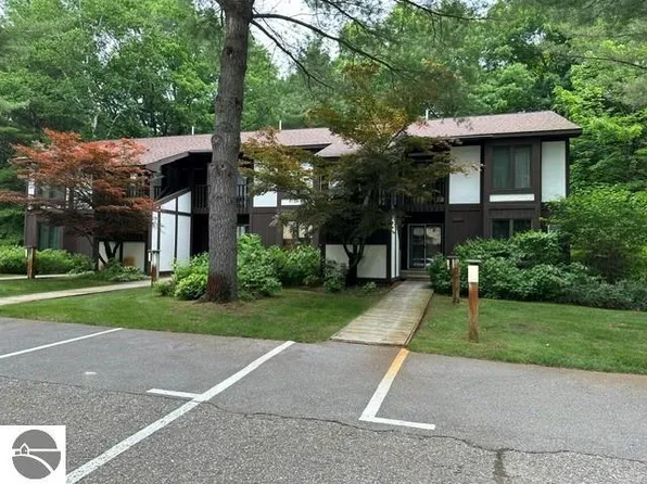 6845 Pinebrook Dr Unit 16, Bellaire, MI 49615