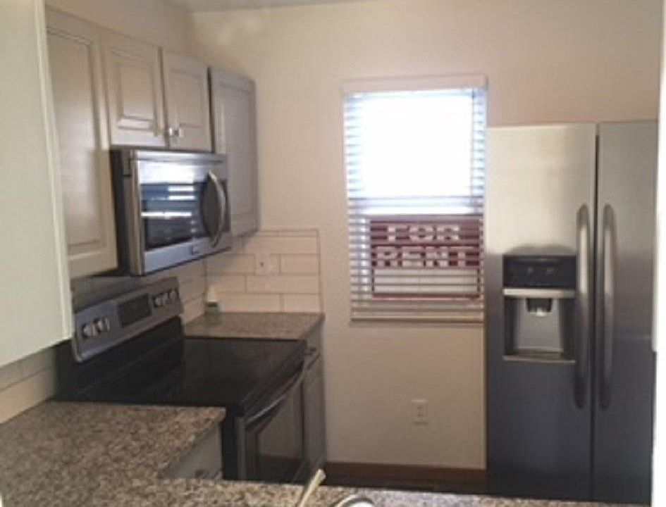 2nd image of 1695 Blackhorse Ln