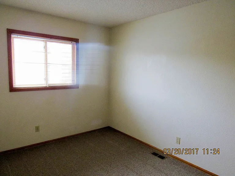 375 Wildrose Ln — Photo 12