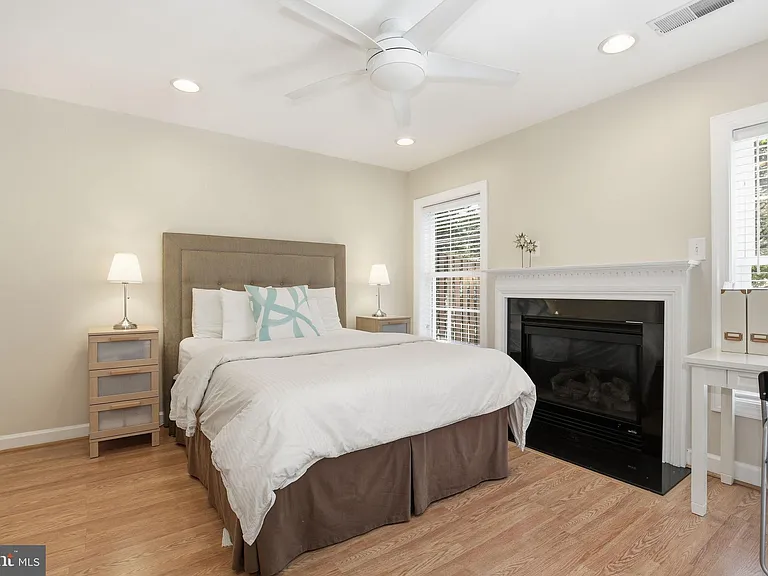 3826 Elmwood Towne Way — Photo 23