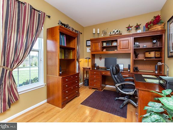 4th image of 1002 Wyoming Cir
