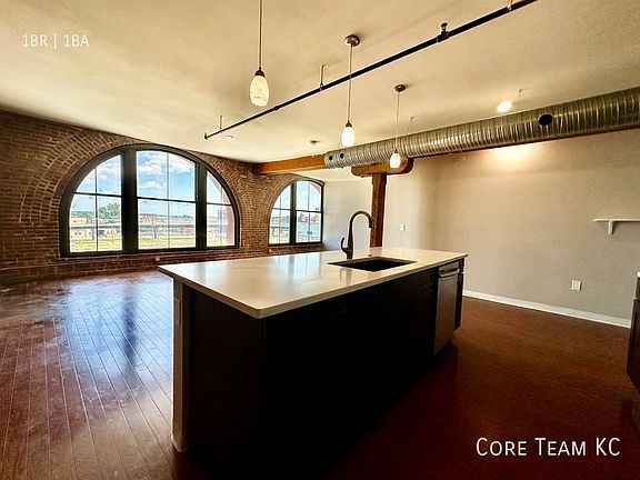 2nd image of 1223 Union Ave #403