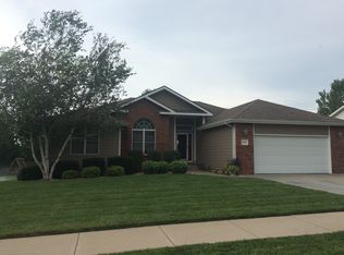 3019 Pecanwood Dr, Manhattan, KS 66502