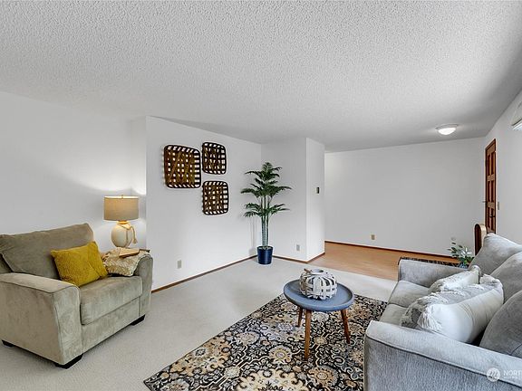 5th image of 322 Shelter Bay Dr