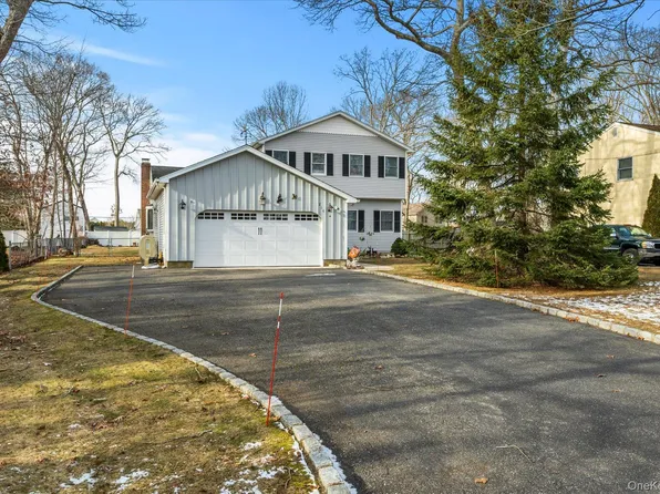 214 Pipe Stave Hollow Road, Mount Sinai, NY 11766