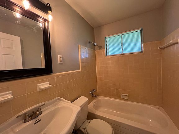 4th image of 3236 Gaylord Ln