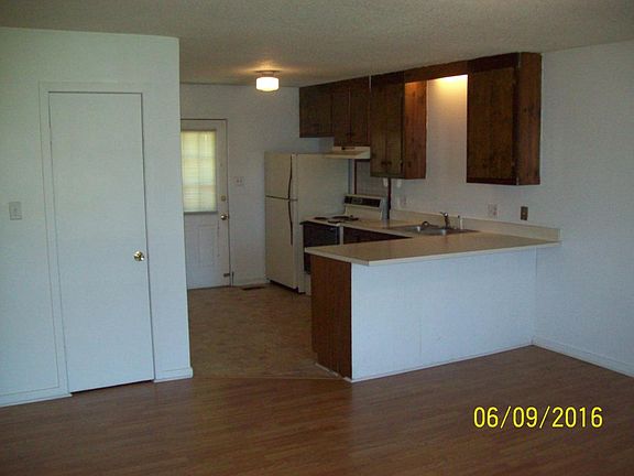 2nd image of 104 Suzanne Cir