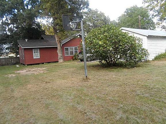 3rd image of 3229 Lancaster St
