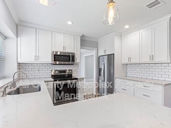 5th image of 516 Arbor Oak Dr