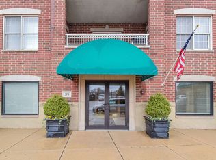570 Crescent Blvd UNIT 303, Glen Ellyn, IL 60137