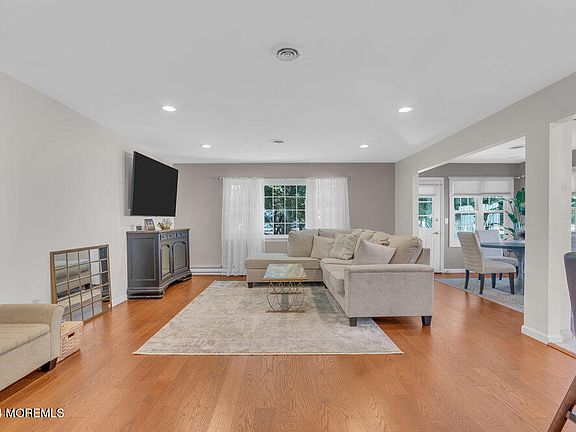 3rd image of 3 Basset Court