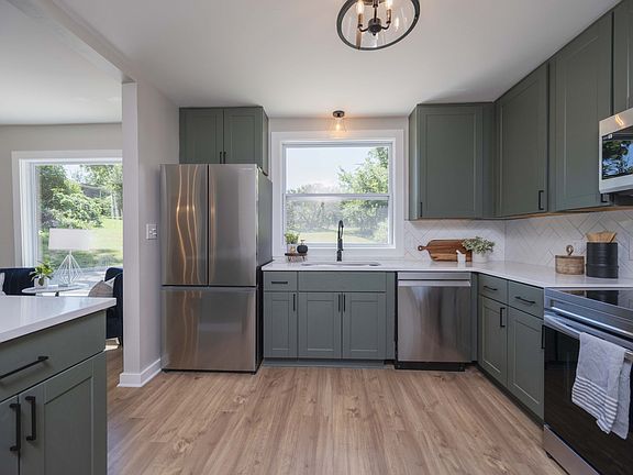 5th image of 1955 Dahlia Dr