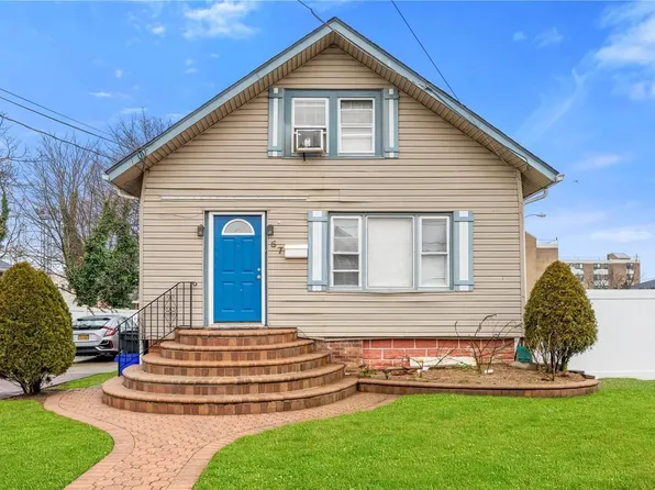 57 Harding Place, Freeport, NY 11520