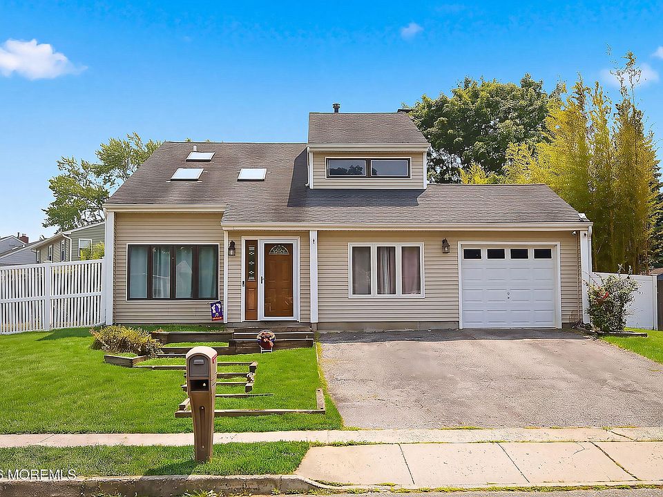 1st image of 20 Deer Run Drive N