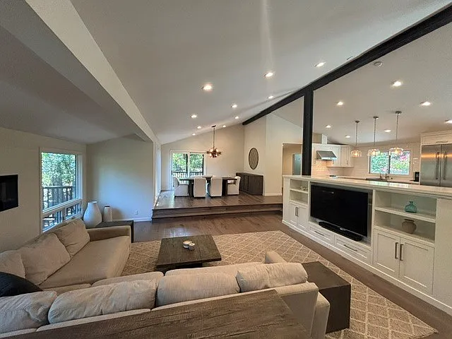 4 bed, 2746 sqft, $10,000 — Photo 4