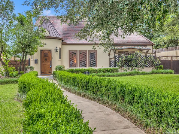 216 Primera Dr, Olmos Park, TX 78212