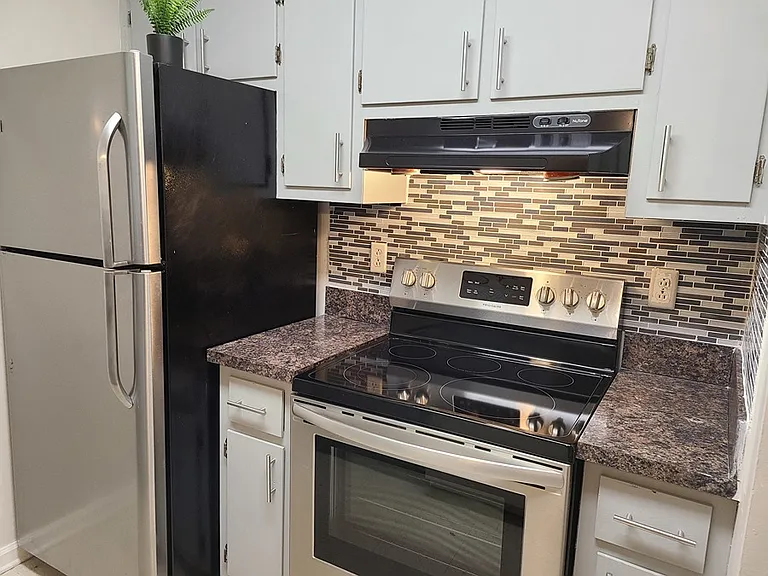 1409 W 42nd St #A — Photo 5