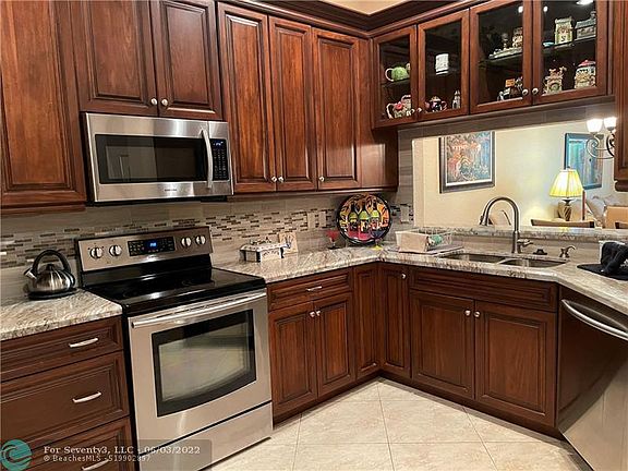 3rd image of 10266 Lombardy Dr Unit 10266