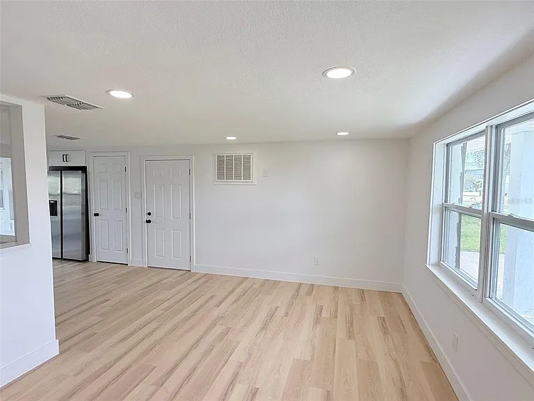 13617 Frances Ave — Photo 5