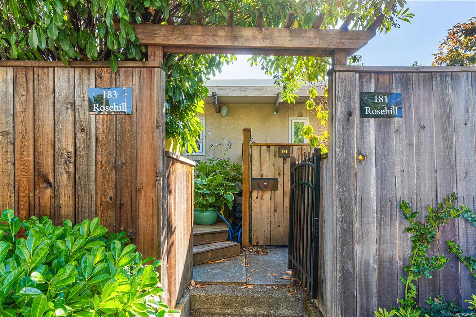 181 Rosehill St photo 1