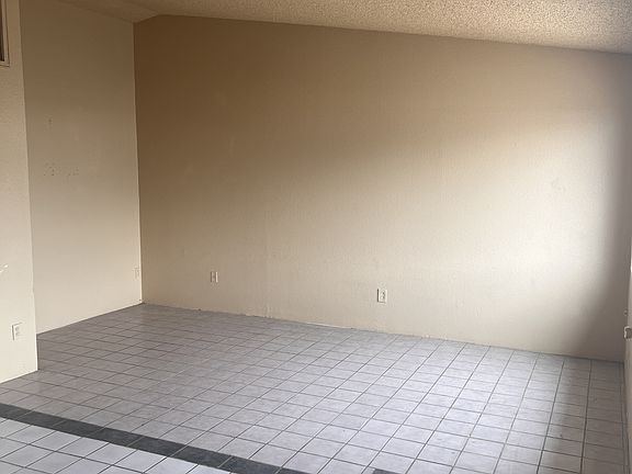3rd image of 1511 N Riverview Blvd