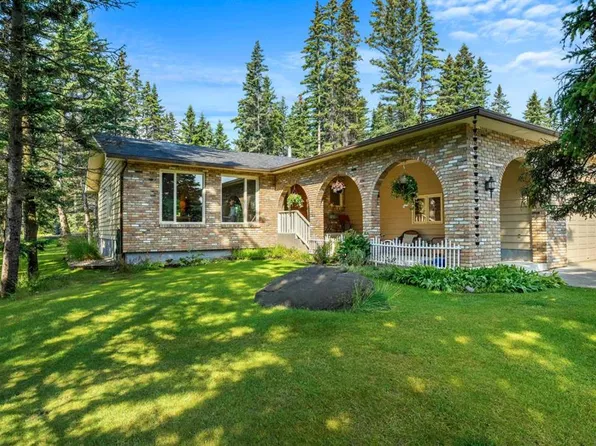 63 N Wolf Dr, Redwood Meadows, AB T3Z 1A3