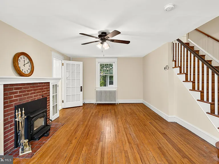 113 S Valley Rd — Photo 10