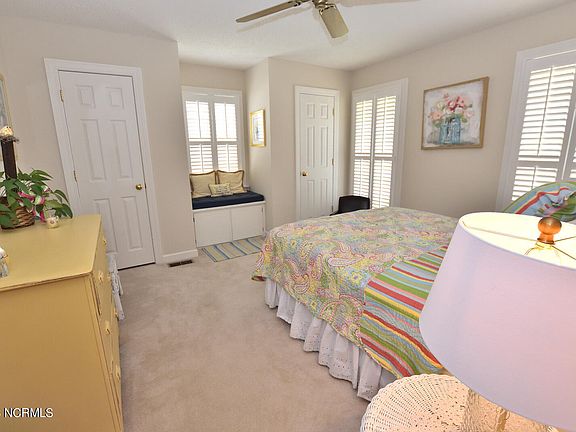 4th image of 221 Old Colony Way