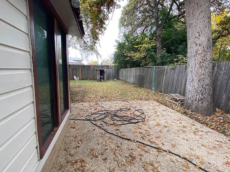 2028 Glenda Ave — Photo 11