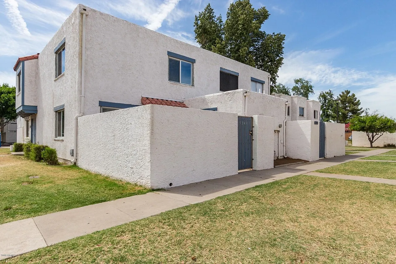 2 bed, 924 sqft, $1,299 — Photo 1