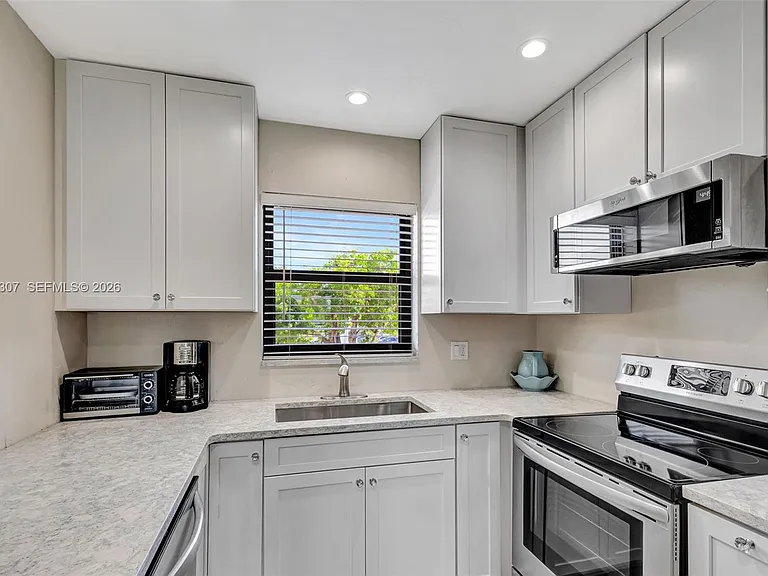 755 Saturn St #G202 — Photo 36