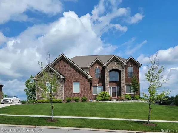 464 Overlook Dr, Oxford, MI 48371