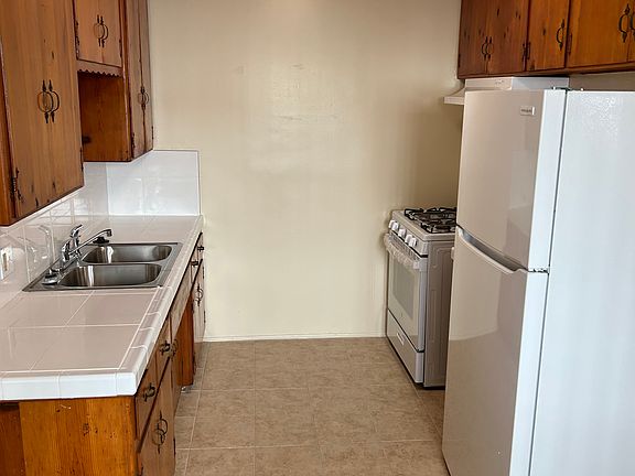 2nd image of 748 N Inglewood Ave APT 2