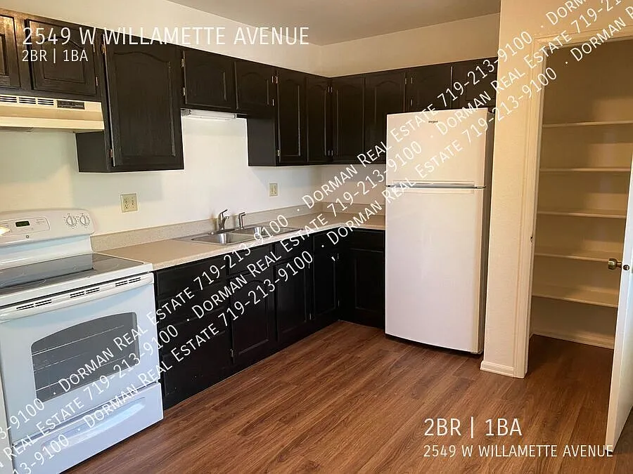Updated Upper Unit On West Side! — Photo 4