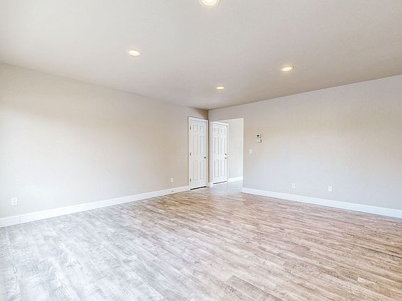 4th image of 2540 Campbell Dr