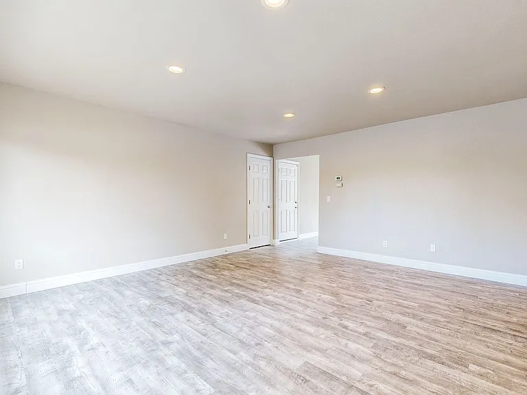 2540 Campbell Dr — Photo 4