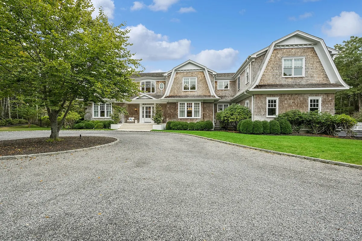 Just Renovated Southampton Estate — Photo 2