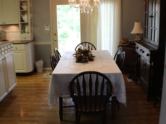 5th image of 528 Westgate Road