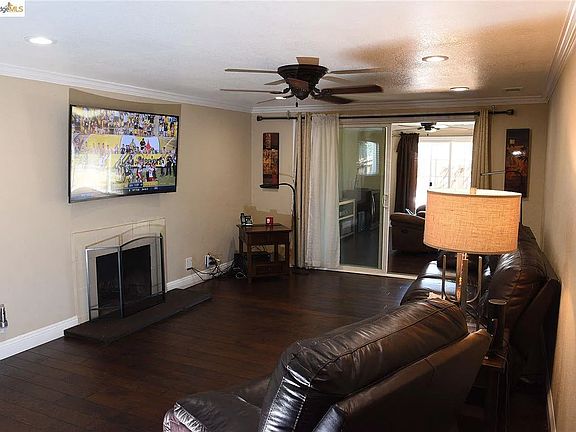 5th image of 43384 Newport Dr