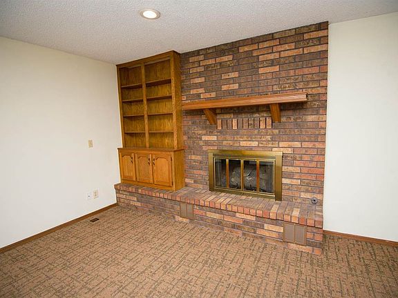 3rd image of 2112 N Crescent Dr