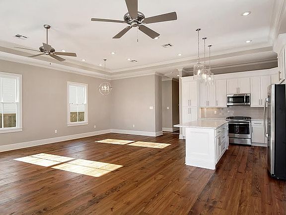 3rd image of 2126 Columbus St