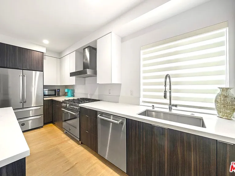 497 N Saint Andrews Pl — Photo 10