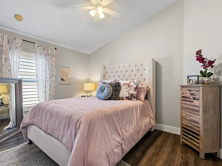 4904 58th Ter E — Photo 17