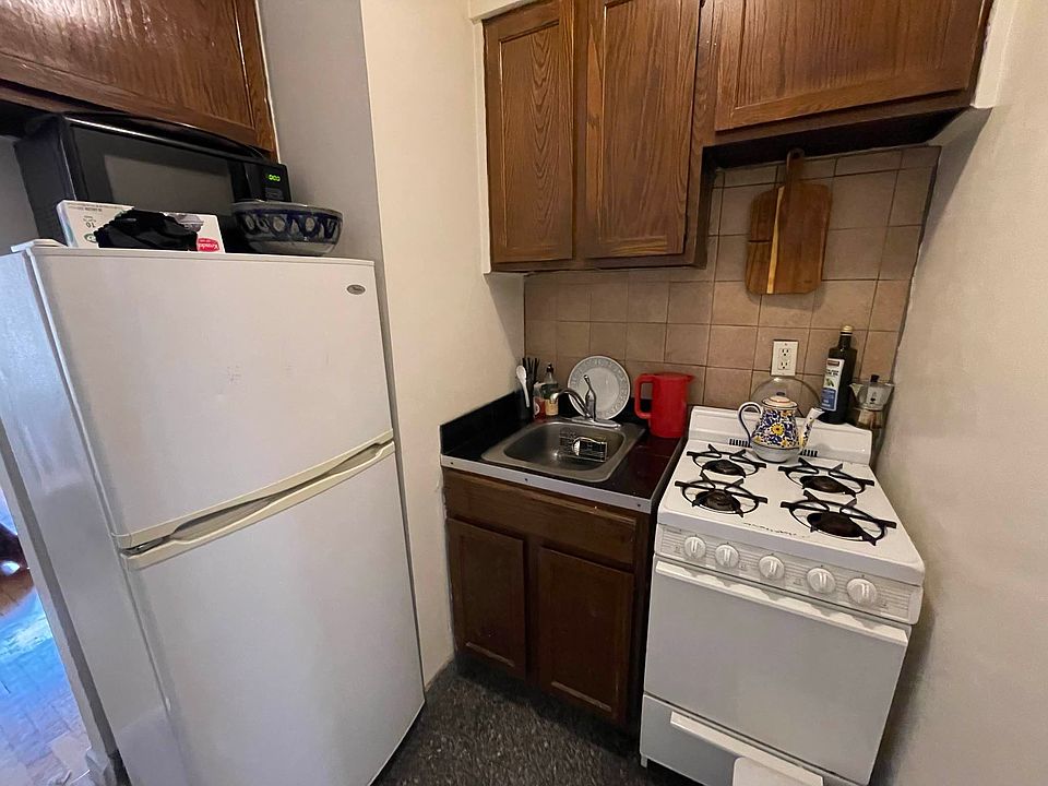 2nd image of 1746 2nd Ave #5C
